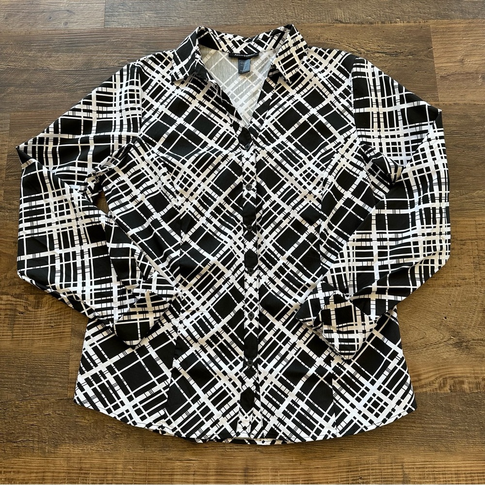 Ashley Stewart Black & White Print V-Neck Collared Button Up Blouse Size 14
